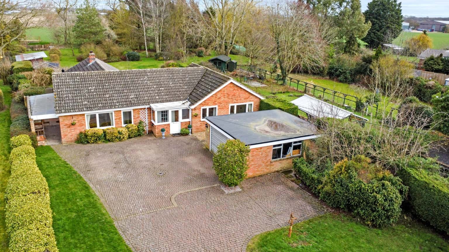 4 Bedroom detached bungalow for sale Property image 1