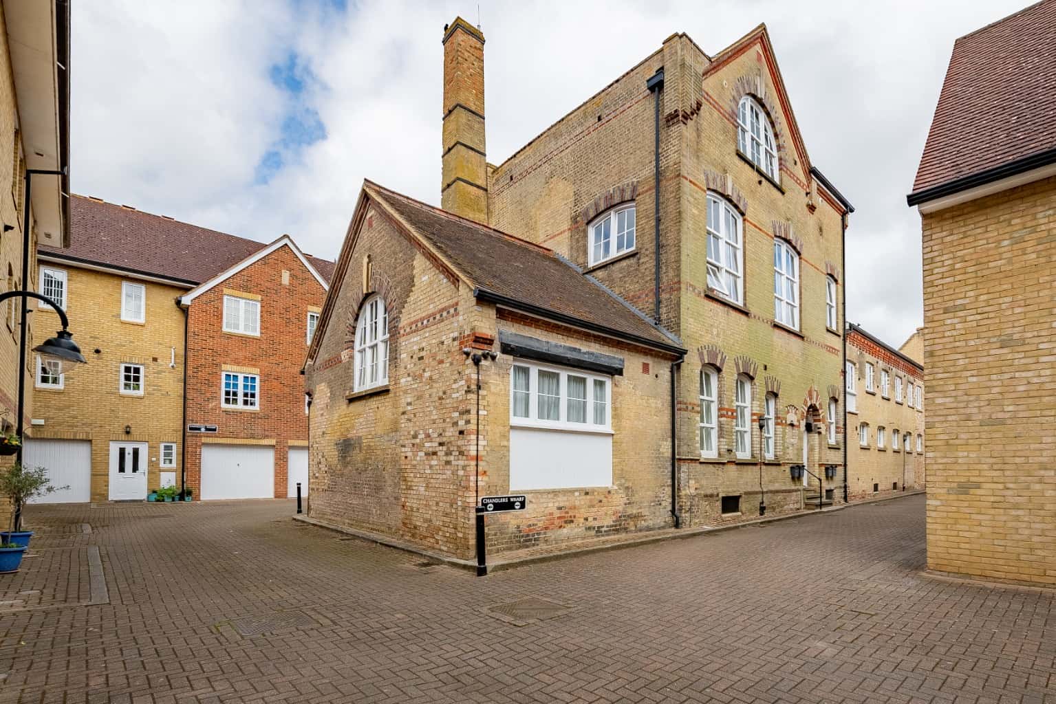 A RARE EXQUISITE HOME IN PERFECT CONDITION *** GUIDE PRICE £300,00 - £325,000 *** Property image 1