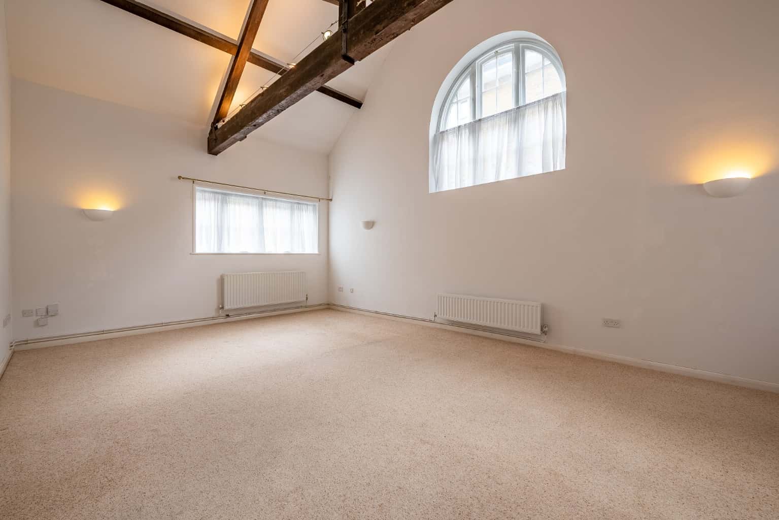 A RARE EXQUISITE HOME IN PERFECT CONDITION *** GUIDE PRICE £300,00 - £325,000 *** Property image 10
