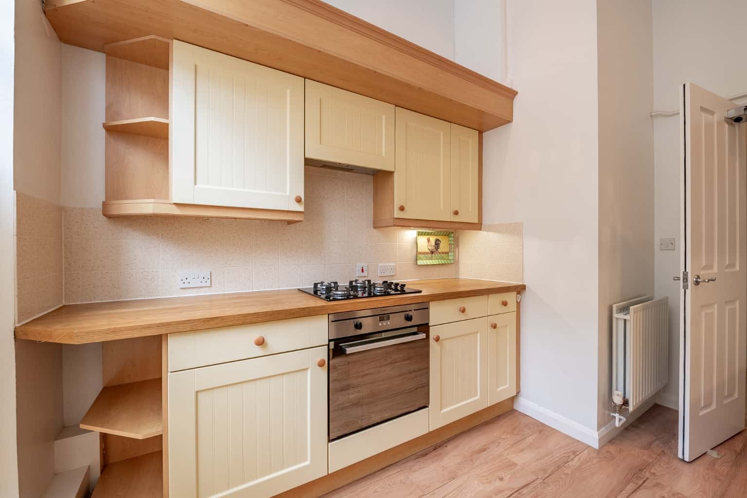 A RARE EXQUISITE HOME IN PERFECT CONDITION *** GUIDE PRICE £300,00 - £325,000 *** Property image 11