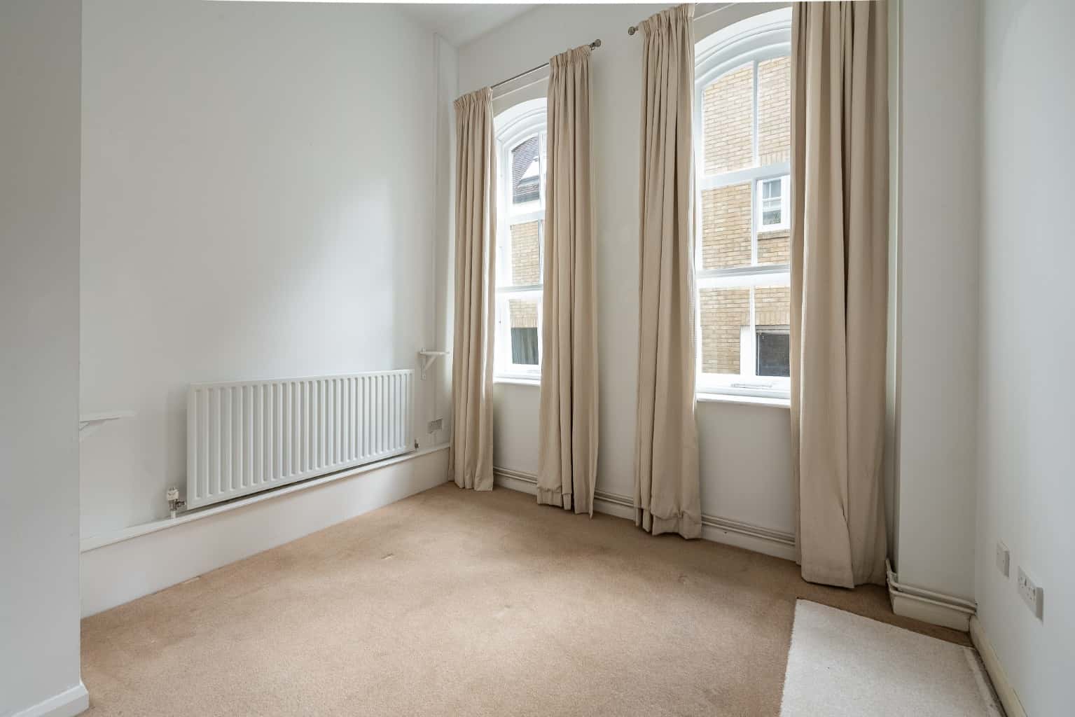 A RARE EXQUISITE HOME IN PERFECT CONDITION *** GUIDE PRICE £300,00 - £325,000 *** Property image 6