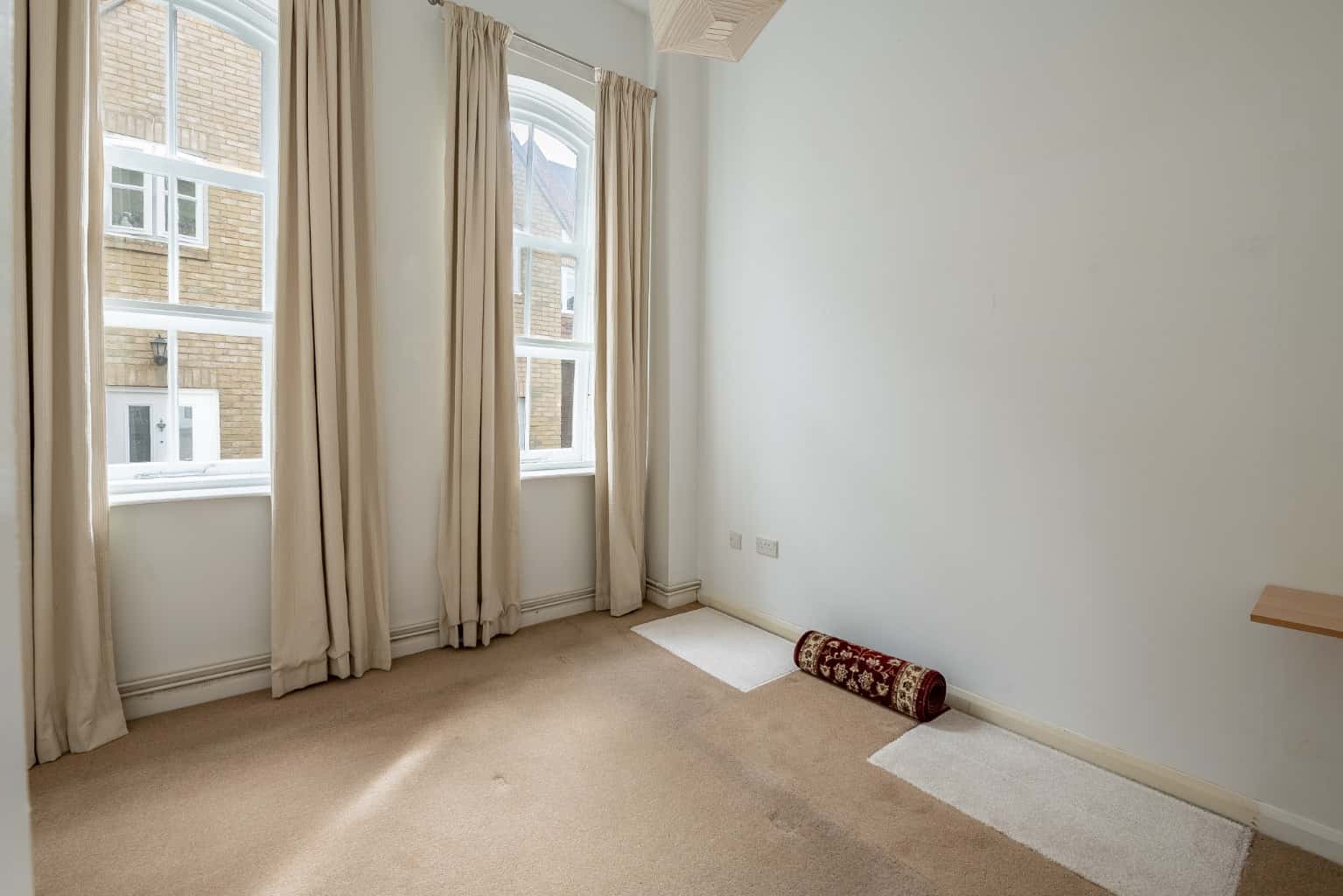 A RARE EXQUISITE HOME IN PERFECT CONDITION *** GUIDE PRICE £300,00 - £325,000 *** Property image 5