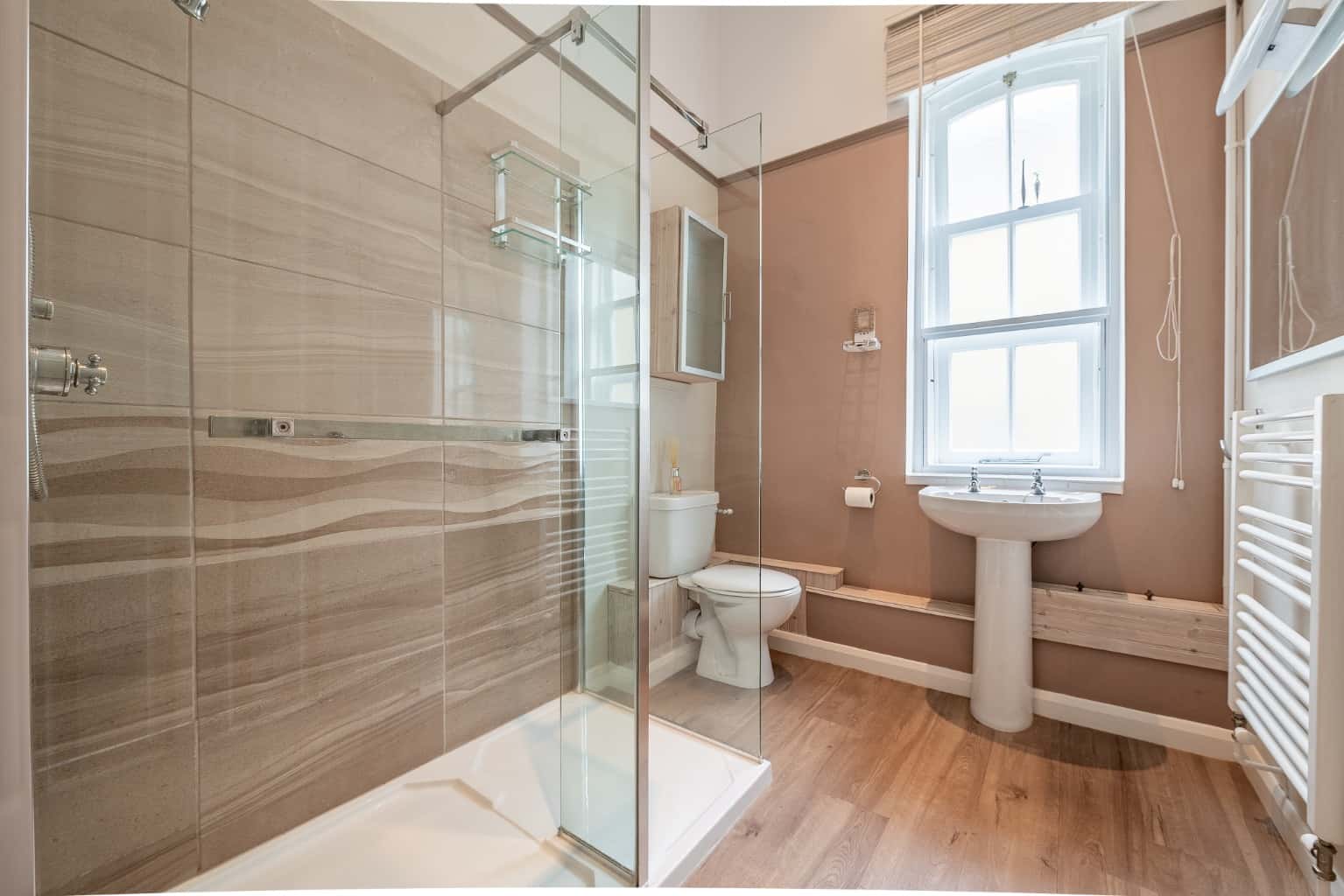 A RARE EXQUISITE HOME IN PERFECT CONDITION *** GUIDE PRICE £300,00 - £325,000 *** Property image 15
