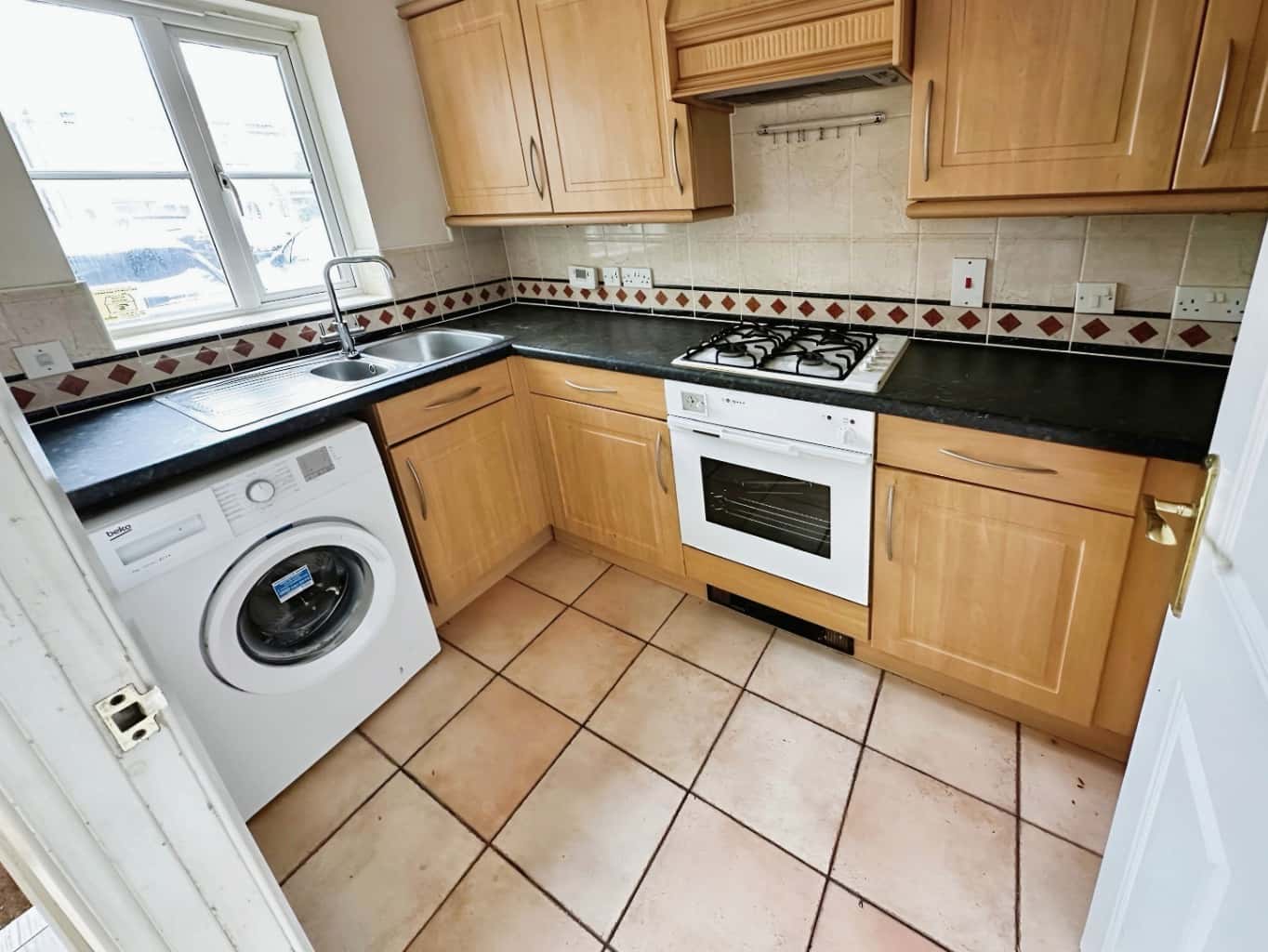 Spacious 2-Bedroom House with Garden - Open House Event on Sat 1/6! Property image 2