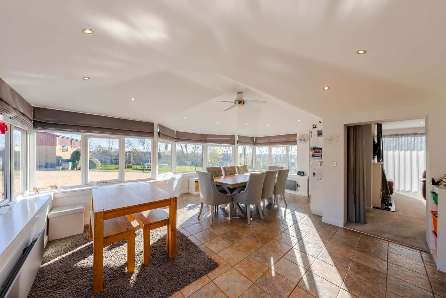 Stunning Countryside Home with Five Bedrooms, Two Bathrooms, Four Family Rooms & Gorgeous Grounds Property image 4