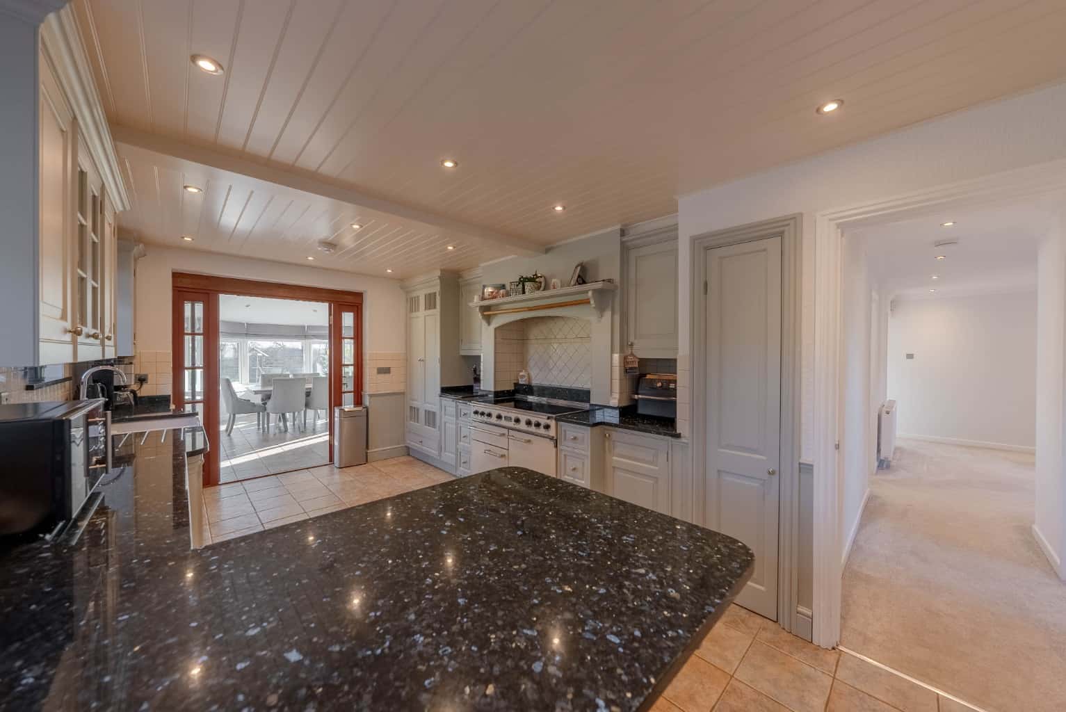 Stunning Countryside Home with Five Bedrooms, Two Bathrooms, Four Family Rooms & Gorgeous Grounds Property image 9