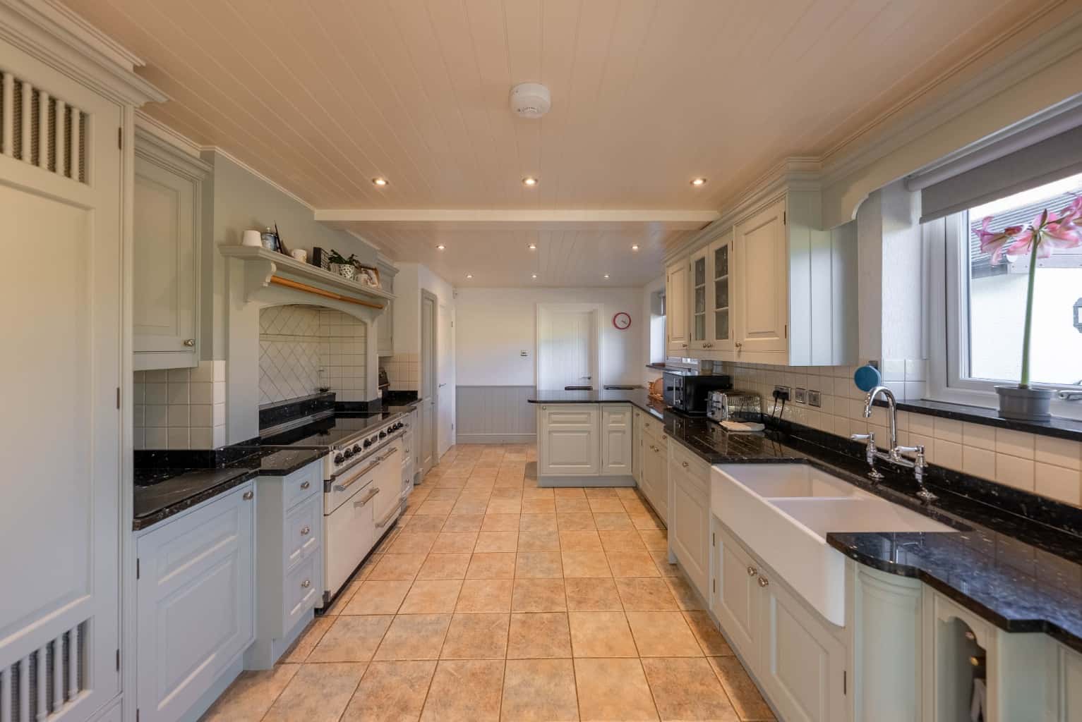 Stunning Countryside Home with Five Bedrooms, Two Bathrooms, Four Family Rooms & Gorgeous Grounds Property image 8