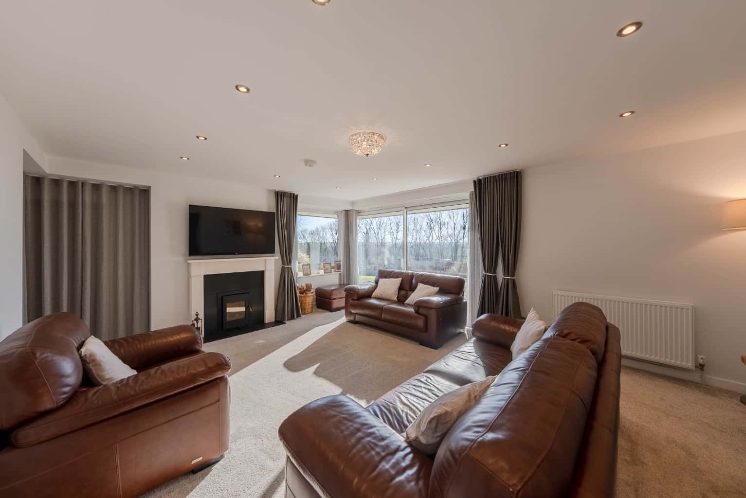 Stunning Countryside Home with Five Bedrooms, Two Bathrooms, Four Family Rooms & Gorgeous Grounds Property image 14