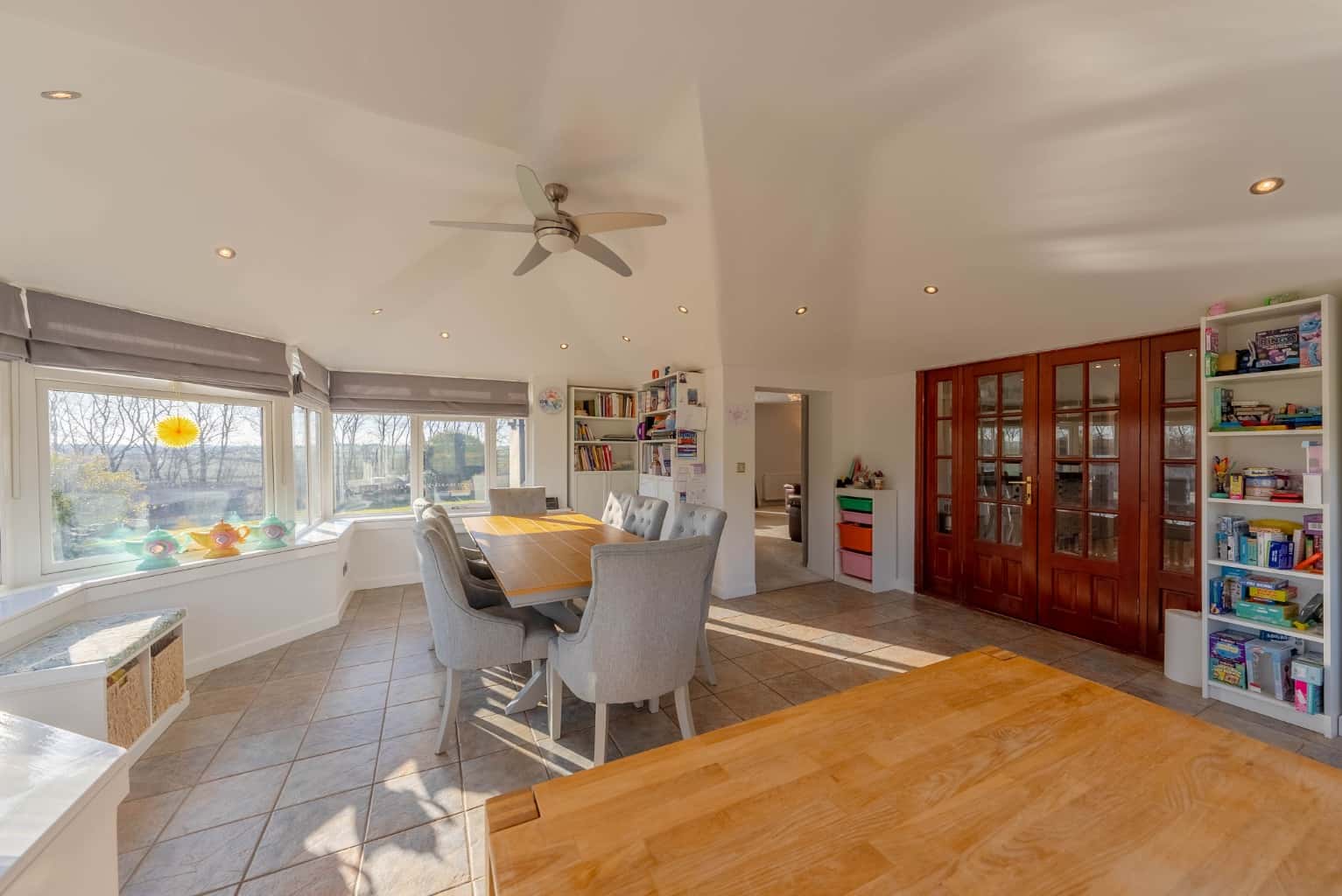 Stunning Countryside Home with Five Bedrooms, Two Bathrooms, Four Family Rooms & Gorgeous Grounds Property image 5