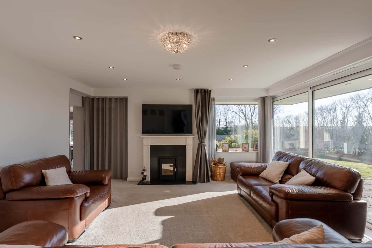 Stunning Countryside Home with Five Bedrooms, Two Bathrooms, Four Family Rooms & Gorgeous Grounds Property image 17