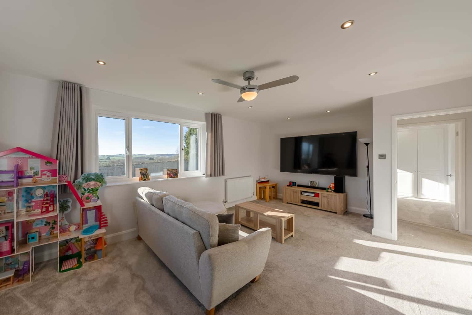 Stunning Countryside Home with Five Bedrooms, Two Bathrooms, Four Family Rooms & Gorgeous Grounds Property image 20