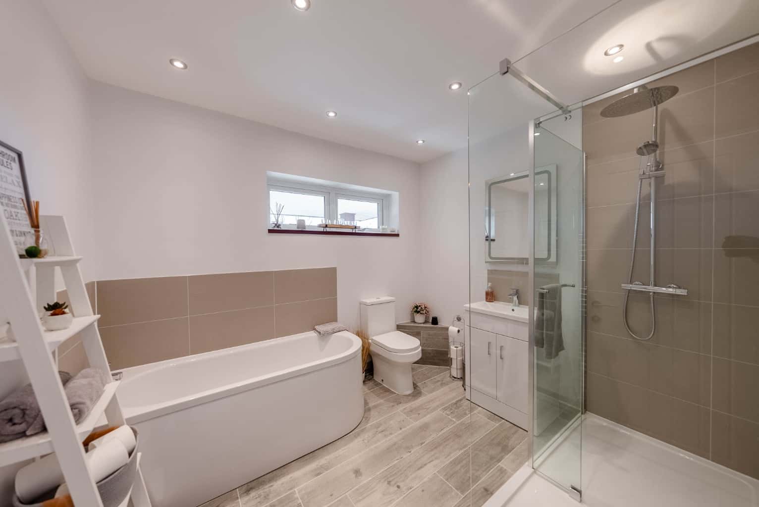 Stunning Countryside Home with Five Bedrooms, Two Bathrooms, Four Family Rooms & Gorgeous Grounds Property image 24