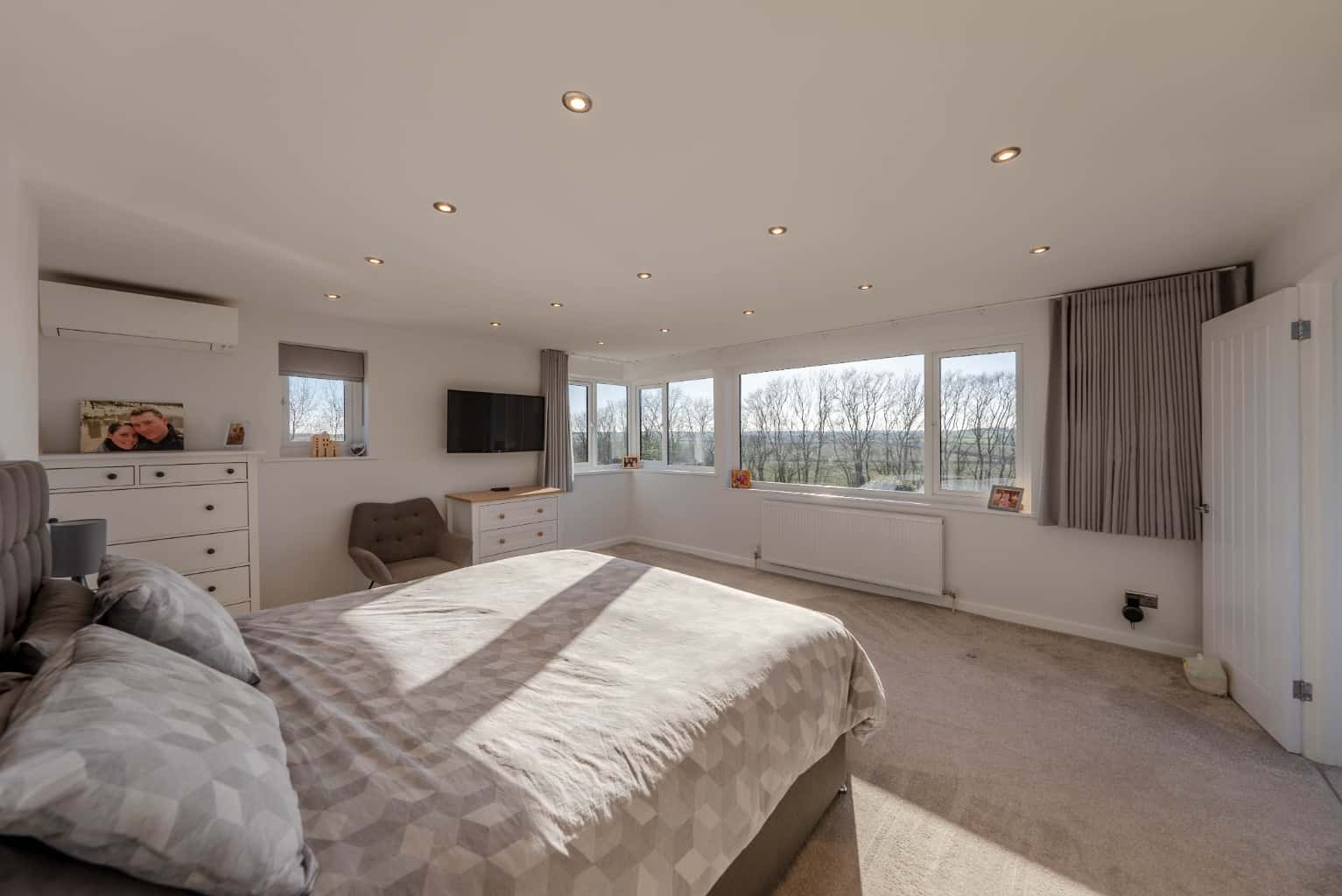 Stunning Countryside Home with Five Bedrooms, Two Bathrooms, Four Family Rooms & Gorgeous Grounds Property image 31