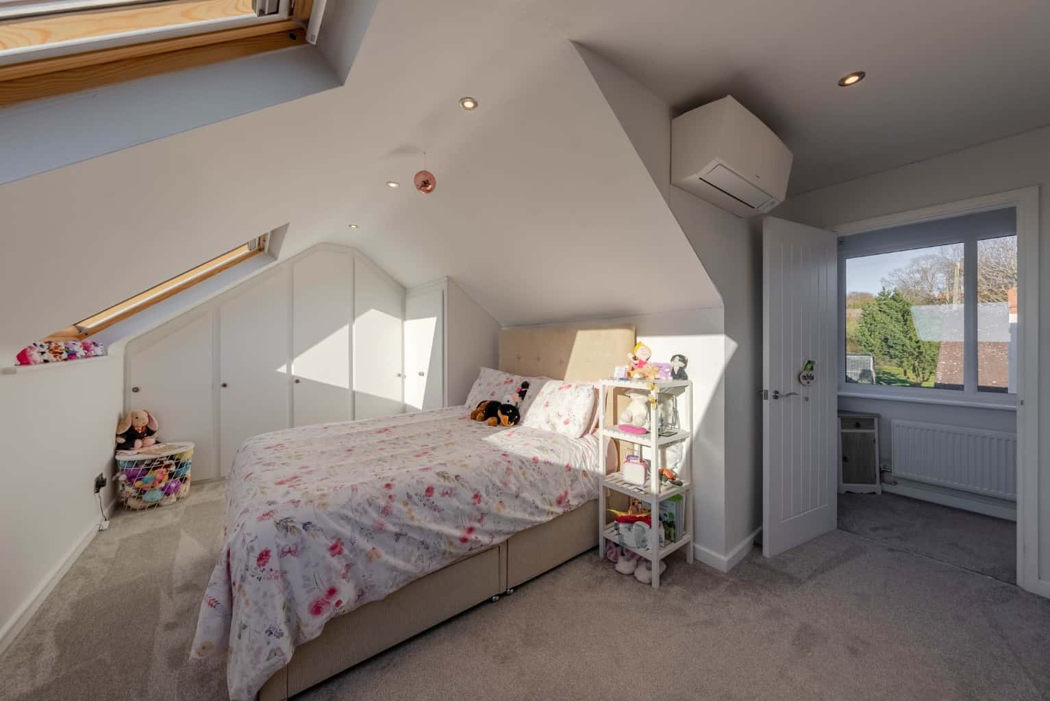 Stunning Countryside Home with Five Bedrooms, Two Bathrooms, Four Family Rooms & Gorgeous Grounds Property image 34