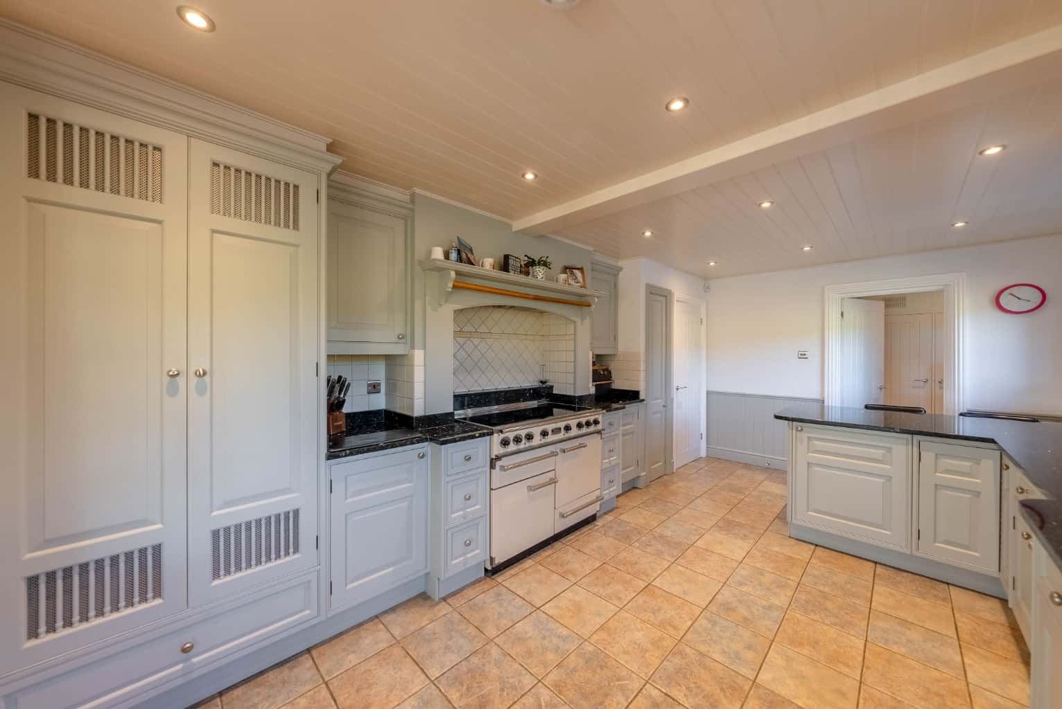 Stunning Countryside Home with Five Bedrooms, Two Bathrooms, Four Family Rooms & Gorgeous Grounds Property image 11