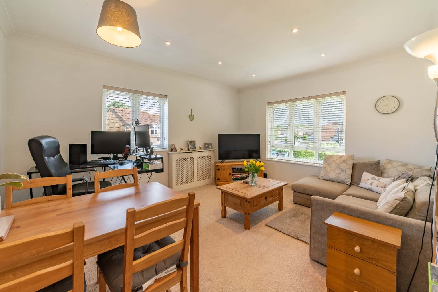 Spacious One-Bedroom Apartment in Andrew Road, Prime Location Property image 5