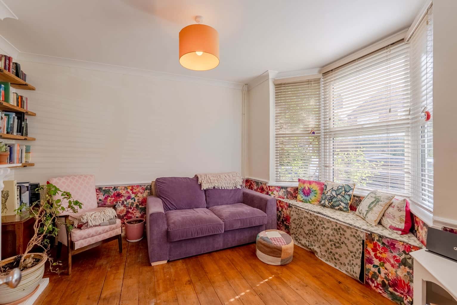 ** GUIDE PRICE £300,000 - £325,000** REFURBISHED CHARACTER HOME** LOUNGE WITH BAY WINDOW** Property image 6