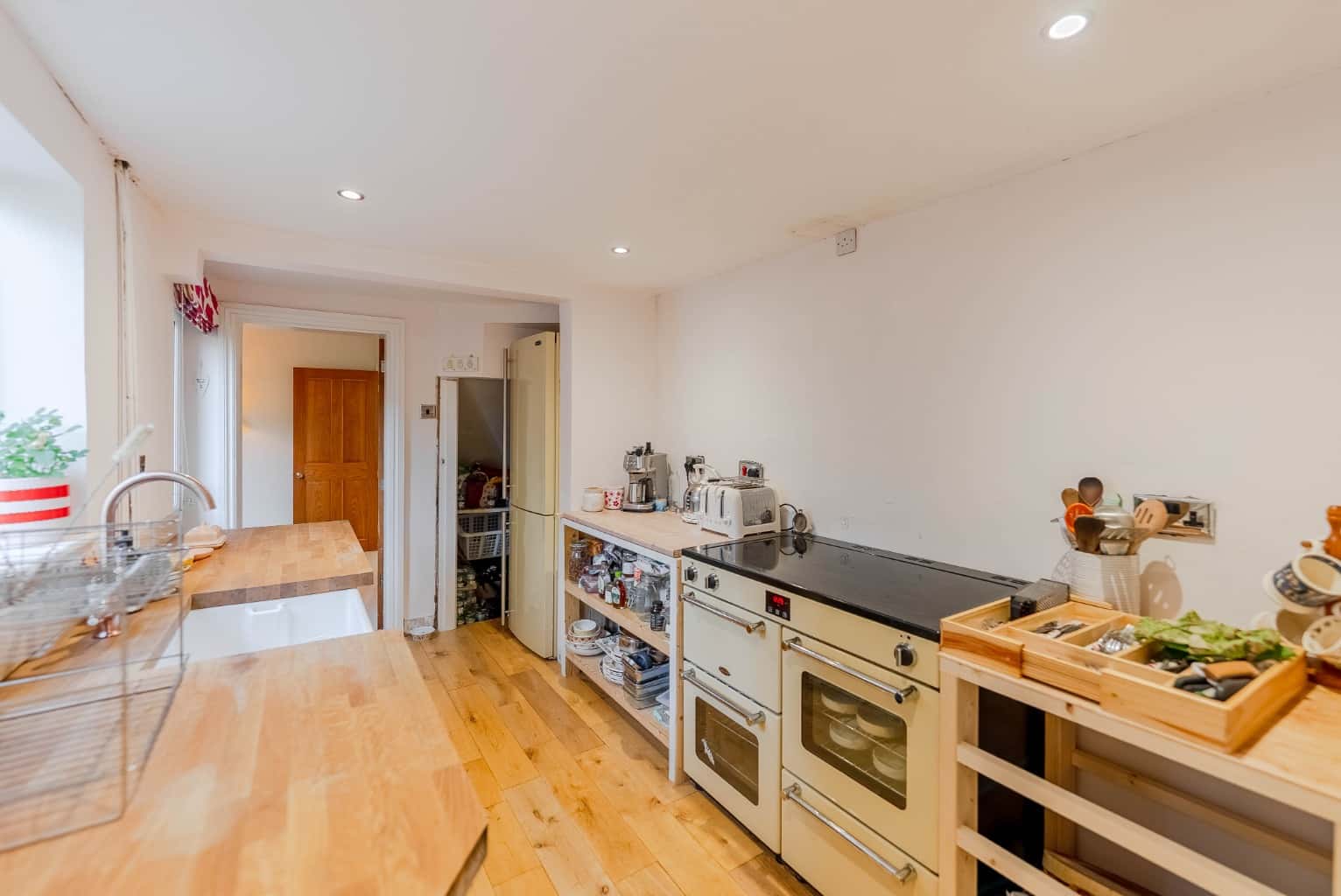 ** GUIDE PRICE £300,000 - £325,000** REFURBISHED CHARACTER HOME** LOUNGE WITH BAY WINDOW** Property image 4