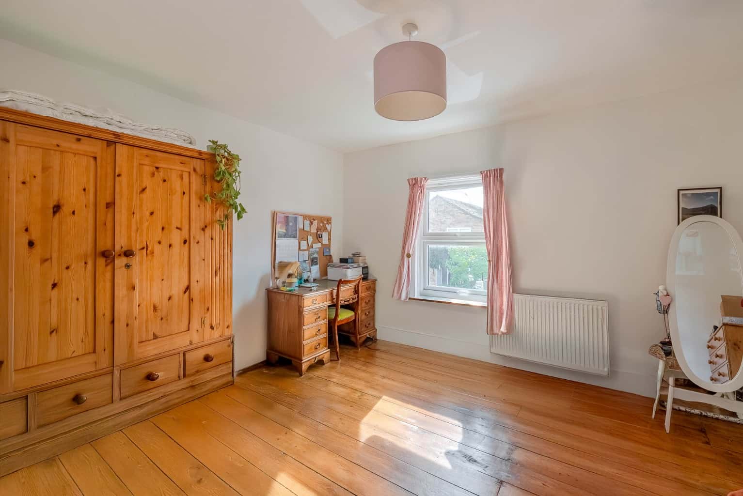 ** GUIDE PRICE £300,000 - £325,000** REFURBISHED CHARACTER HOME** LOUNGE WITH BAY WINDOW** Property image 10
