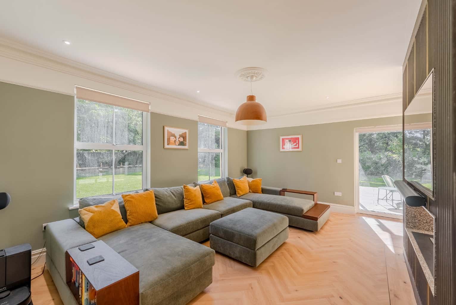 Magnificent Gated Riverside Residence With Moorings, Cinema & Annexe In St Neots, Cambs Near London! Property image 5