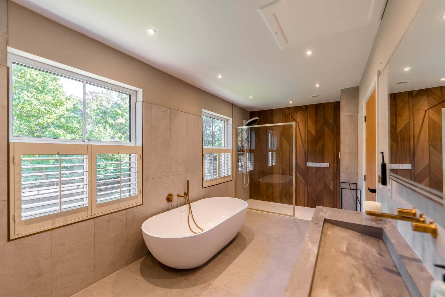Magnificent Gated Riverside Residence With Moorings, Cinema & Annexe In St Neots, Cambs Near London! Property image 22