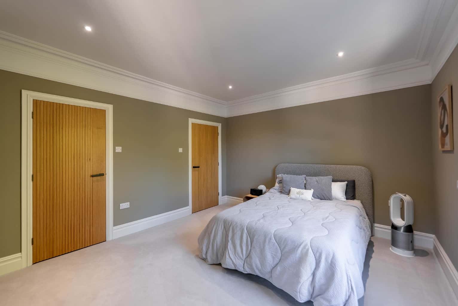 Magnificent Gated Riverside Residence With Moorings, Cinema & Annexe In St Neots, Cambs Near London! Property image 26