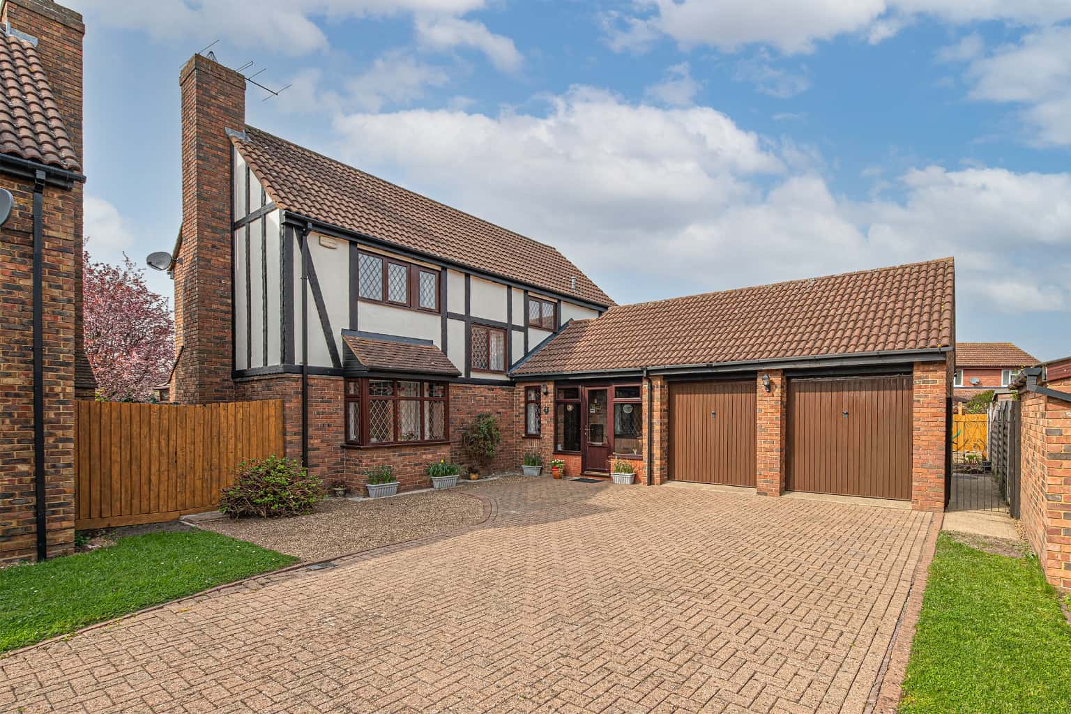 4 Bedroom detached house for sale Property image 1