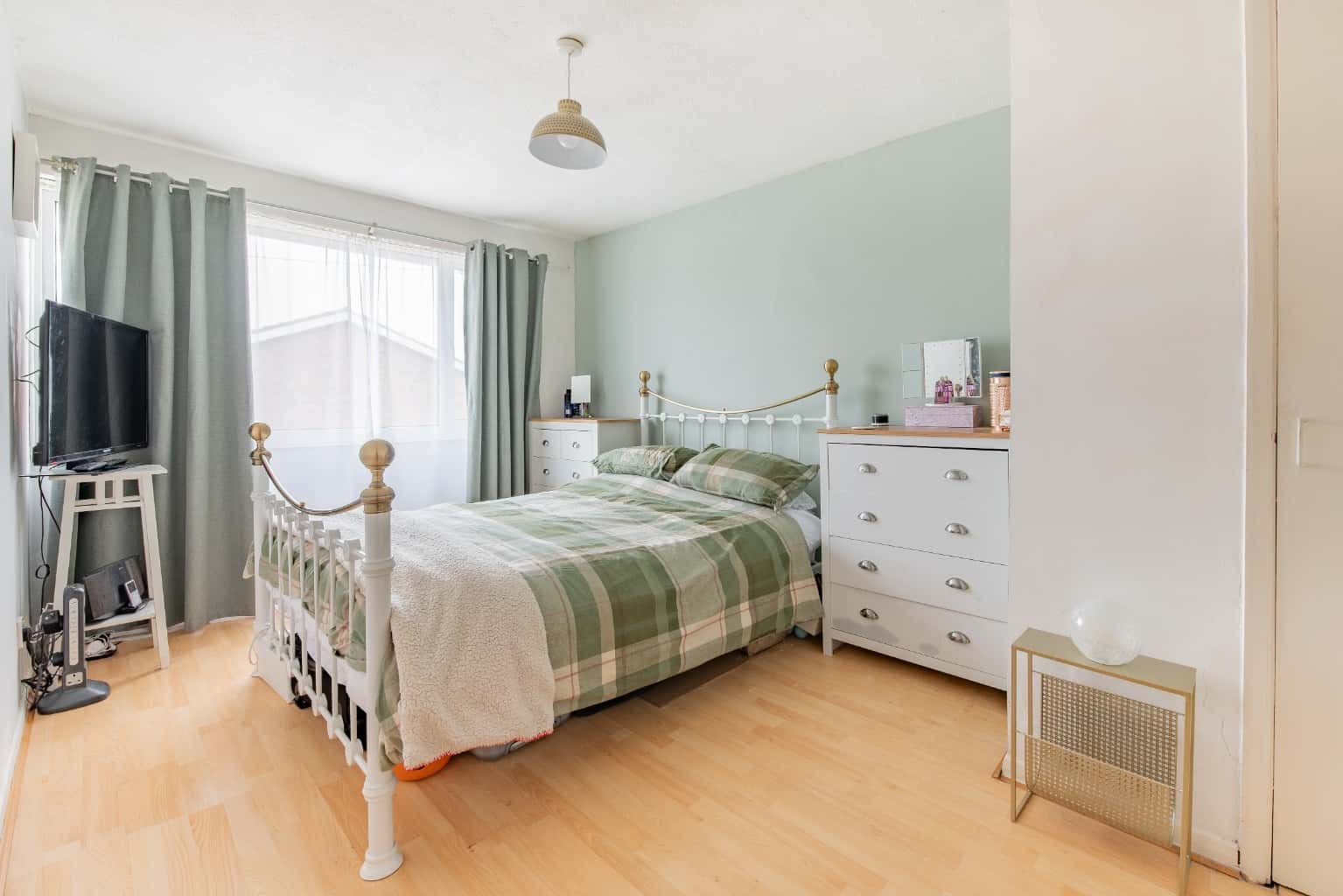 STYLISH THREE BEDROOM HOME CLOSE TO ST NEOTS TOWN CENTRE WITH SPACIOUS KITCHEN/DINER Property image 8