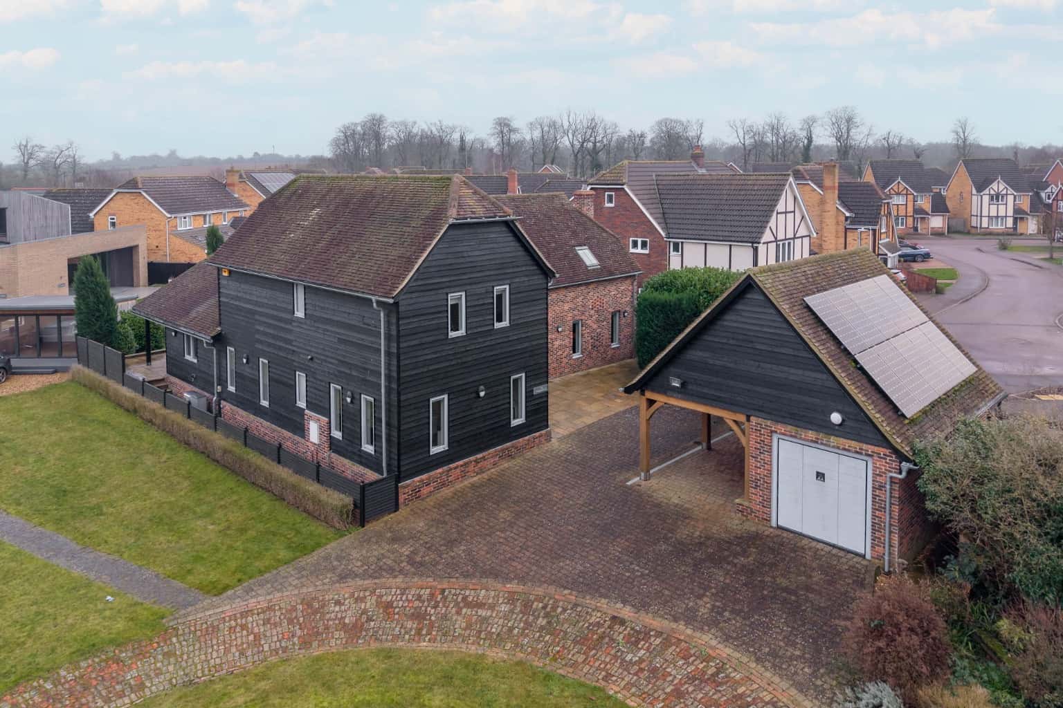 Exceptional Ex-Showhome Four Bedrooms Luxury Finish St Neots Outskirts Location Property image 1