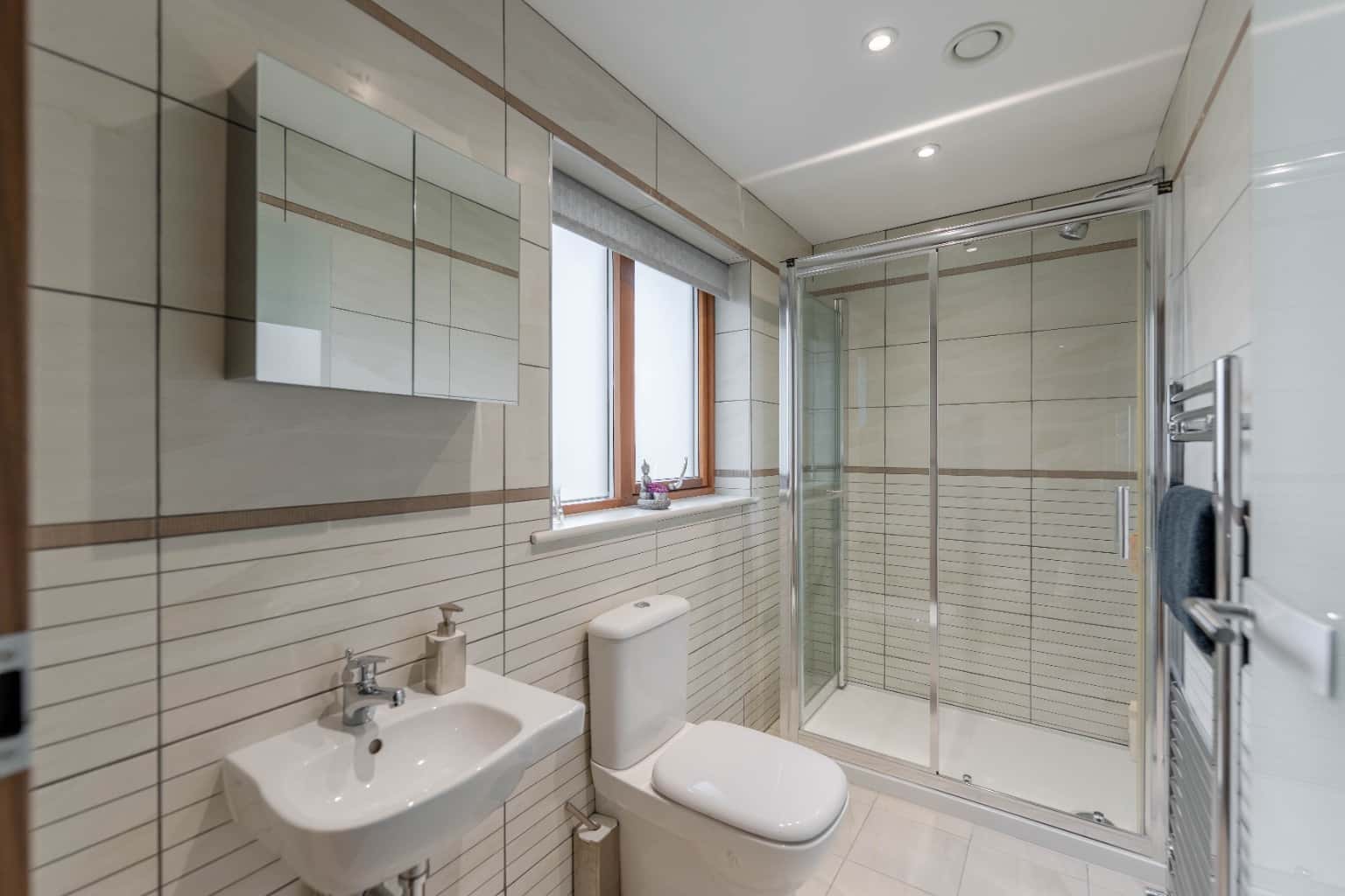 Exceptional Ex-Showhome Four Bedrooms Luxury Finish St Neots Outskirts Location Property image 15