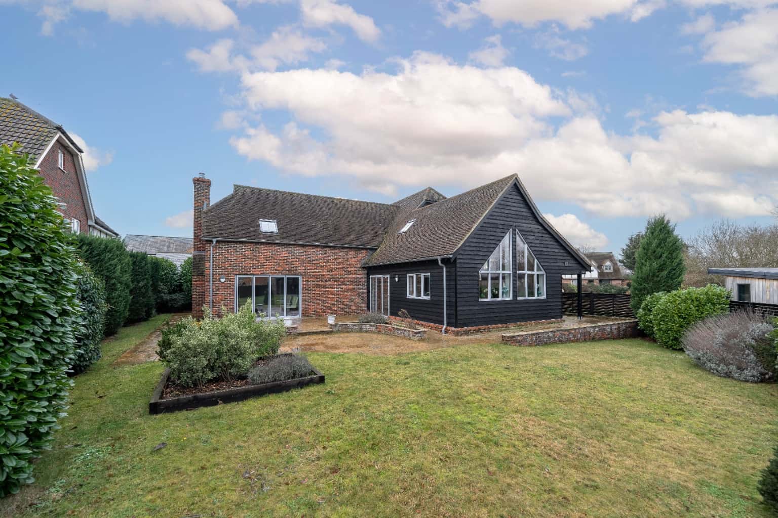 Exceptional Ex-Showhome Four Bedrooms Luxury Finish St Neots Outskirts Location Property image 9