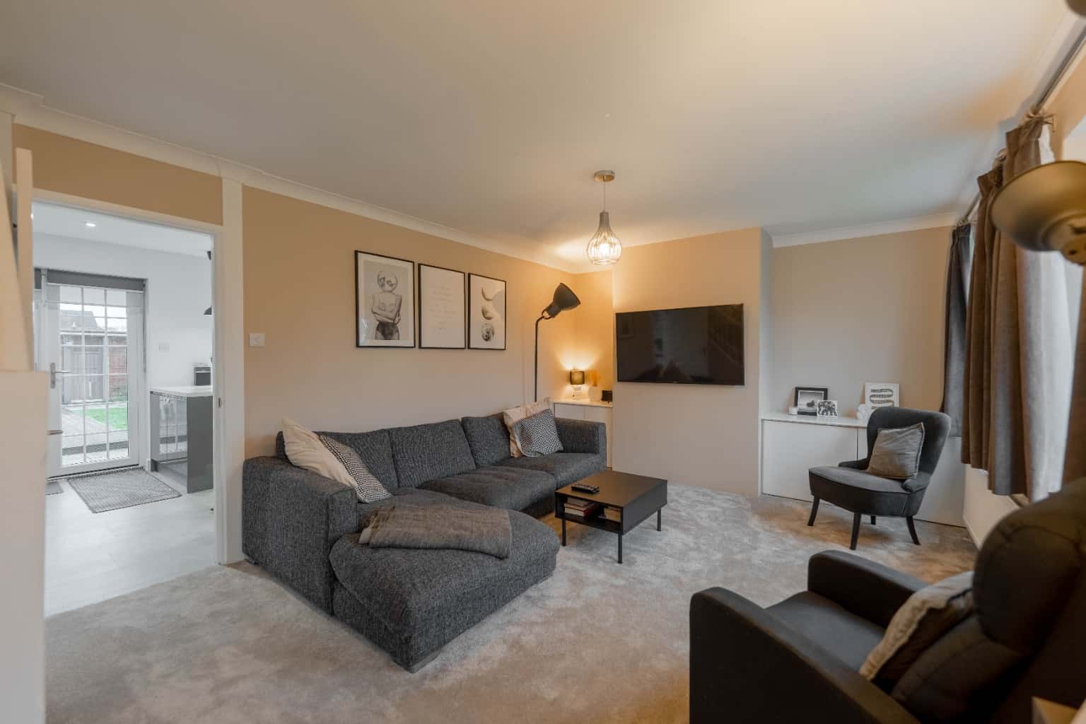Charming 3-Bed End-Terrace in Booth Way, Ideal First Home! £300,000 to £325,000 Property image 3