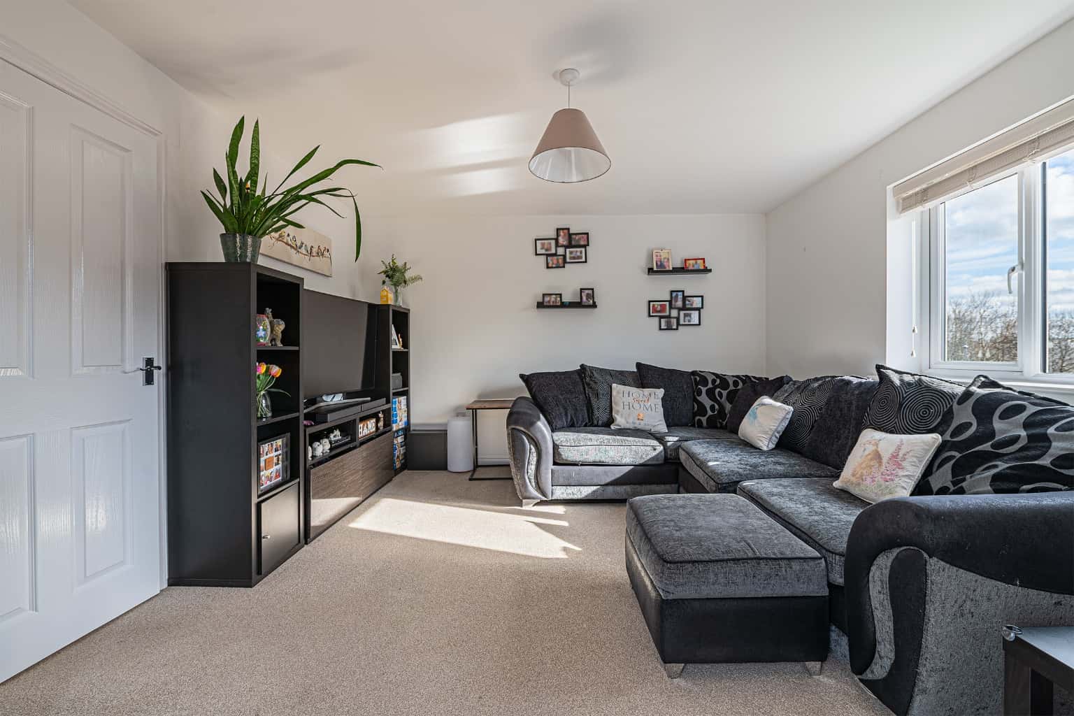 Beautifully Presented Four Bedroom Family Home in St. Neots Property image 8