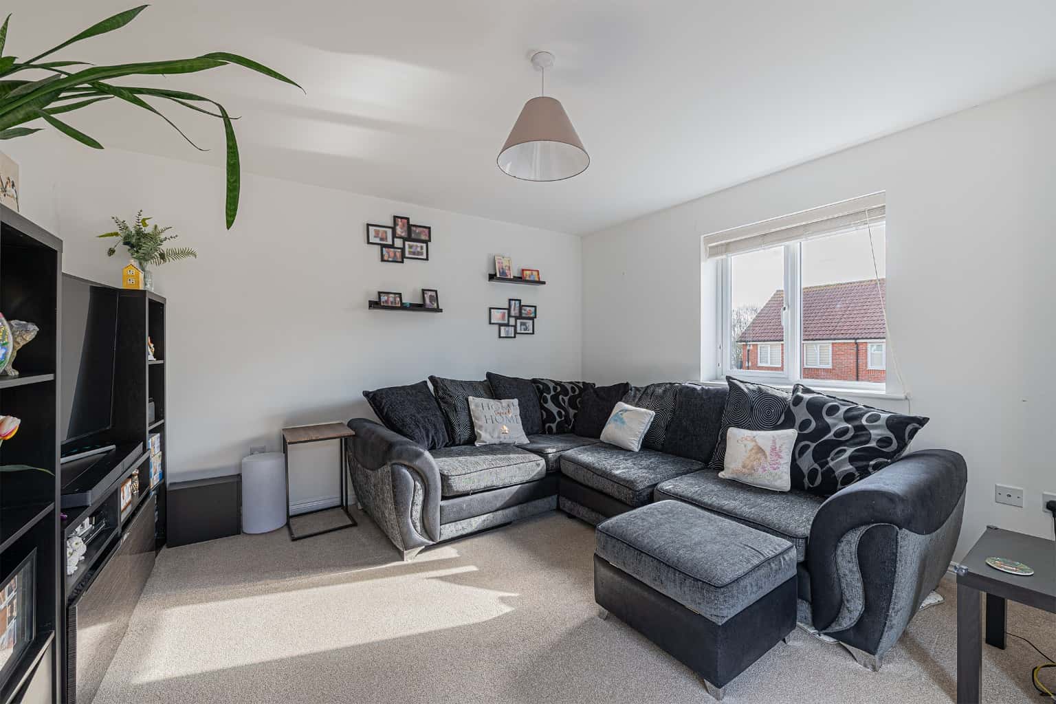 Beautifully Presented Four Bedroom Family Home in St. Neots Property image 3