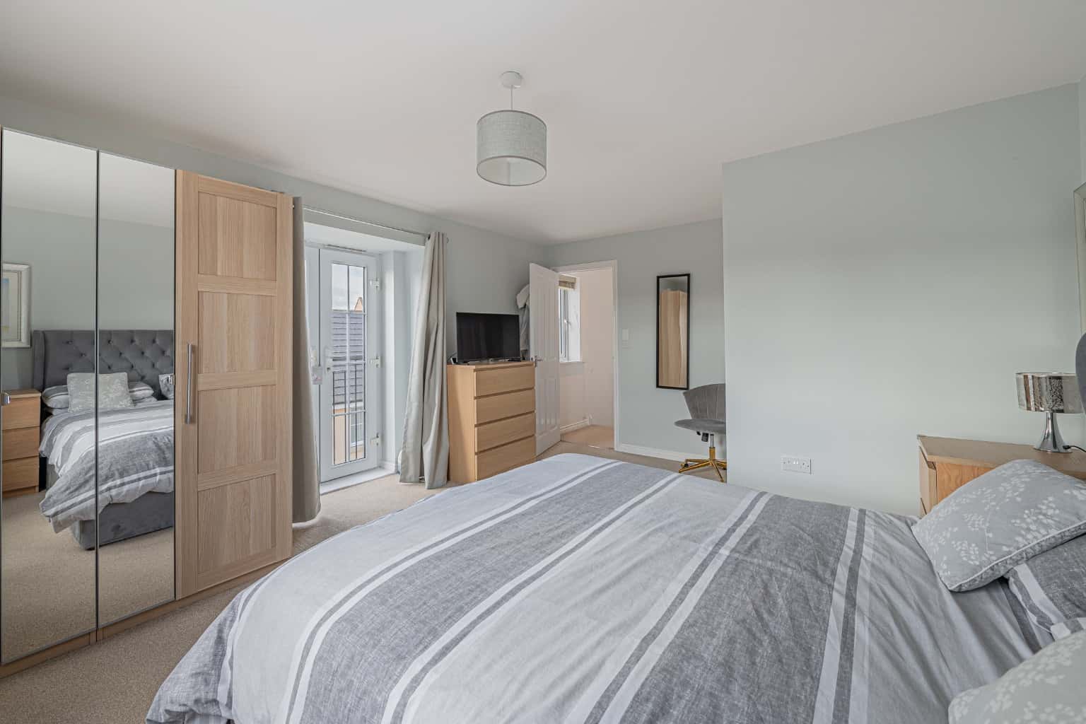 Beautifully Presented Four Bedroom Family Home in St. Neots Property image 14