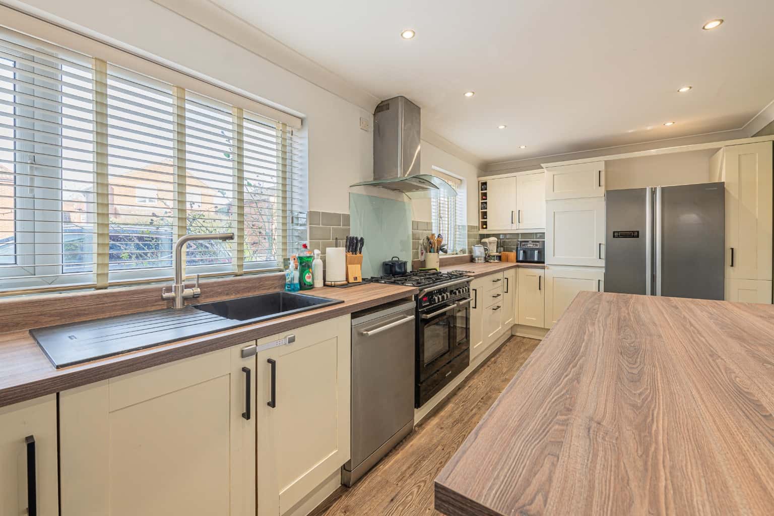 AIR CONDITIONED FOUR BEDROOM DETACHED WITH ENSUITE, SUN ROOM & EV CHARGER – PARKLANDS Property image 3