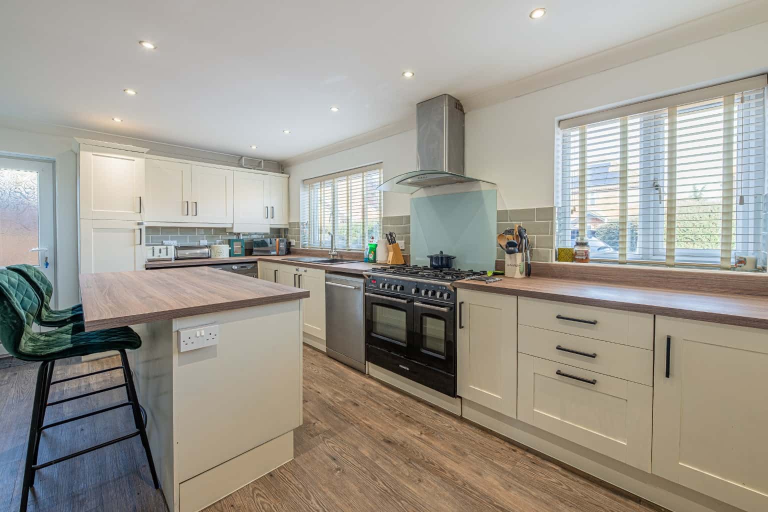 AIR CONDITIONED FOUR BEDROOM DETACHED WITH ENSUITE, SUN ROOM & EV CHARGER – PARKLANDS Property image 2