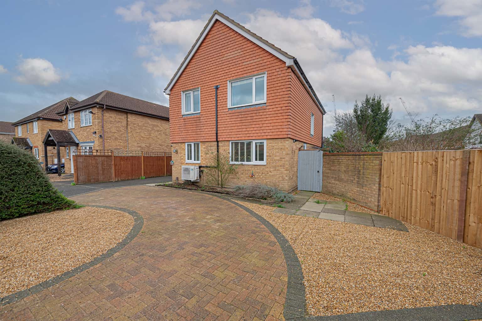 AIR CONDITIONED FOUR BEDROOM DETACHED WITH ENSUITE, SUN ROOM & EV CHARGER – PARKLANDS Property image 20