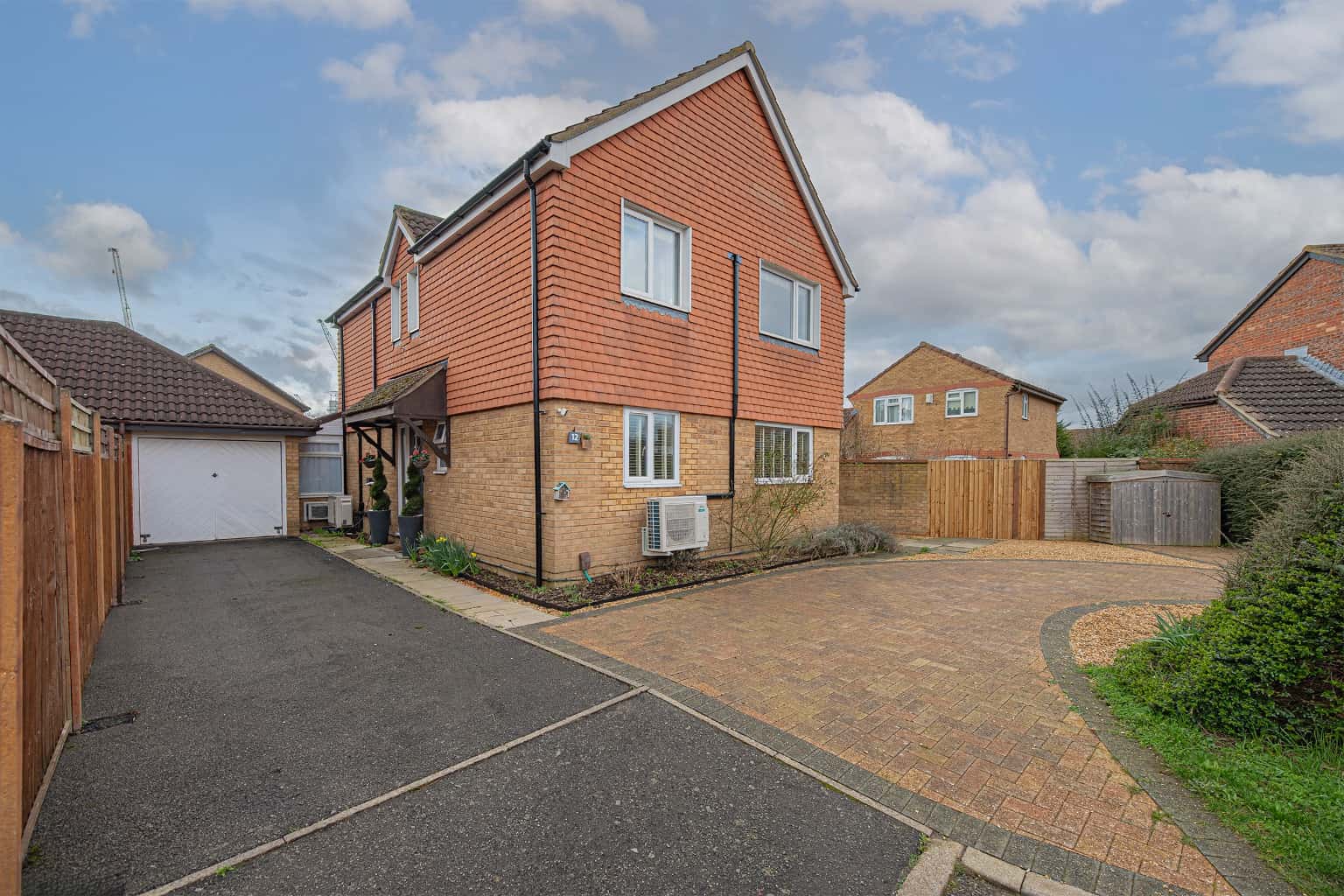 AIR CONDITIONED FOUR BEDROOM DETACHED WITH ENSUITE, SUN ROOM & EV CHARGER – PARKLANDS Property image 1