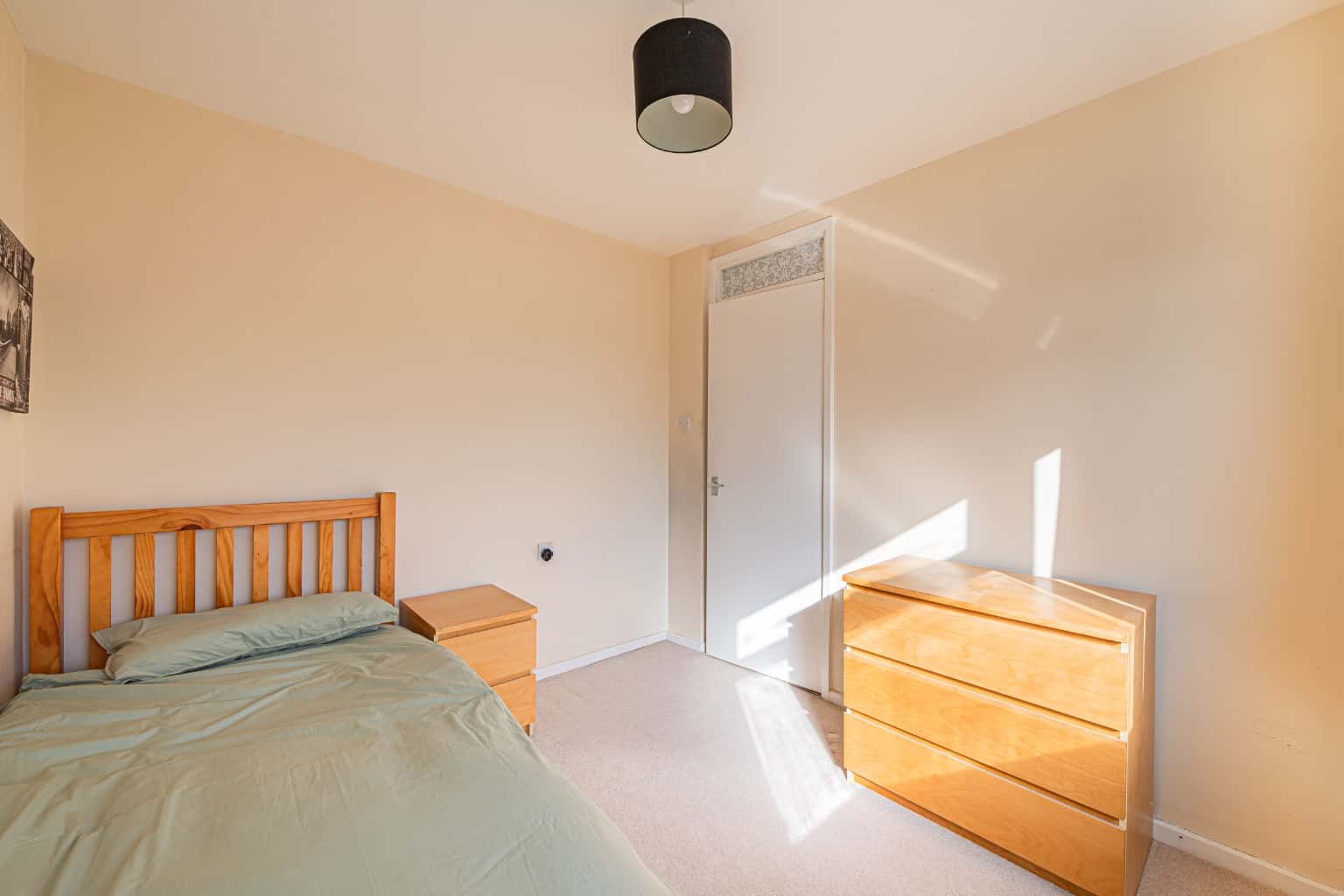 Stunning Two Bedroom Maisonette with Private Garden in Lakeside Close Property image 8