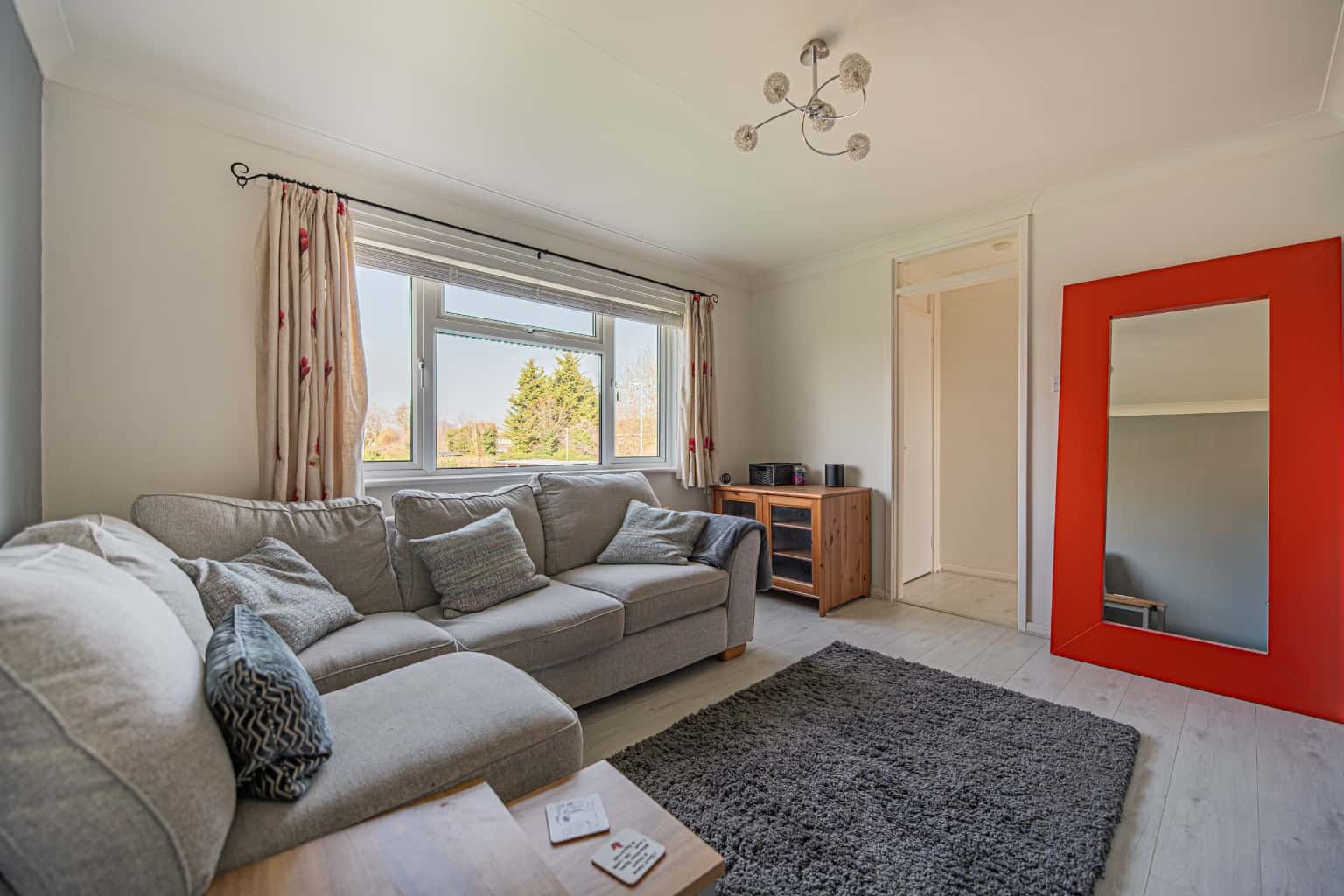 Stunning Two Bedroom Maisonette with Private Garden in Lakeside Close Property image 4