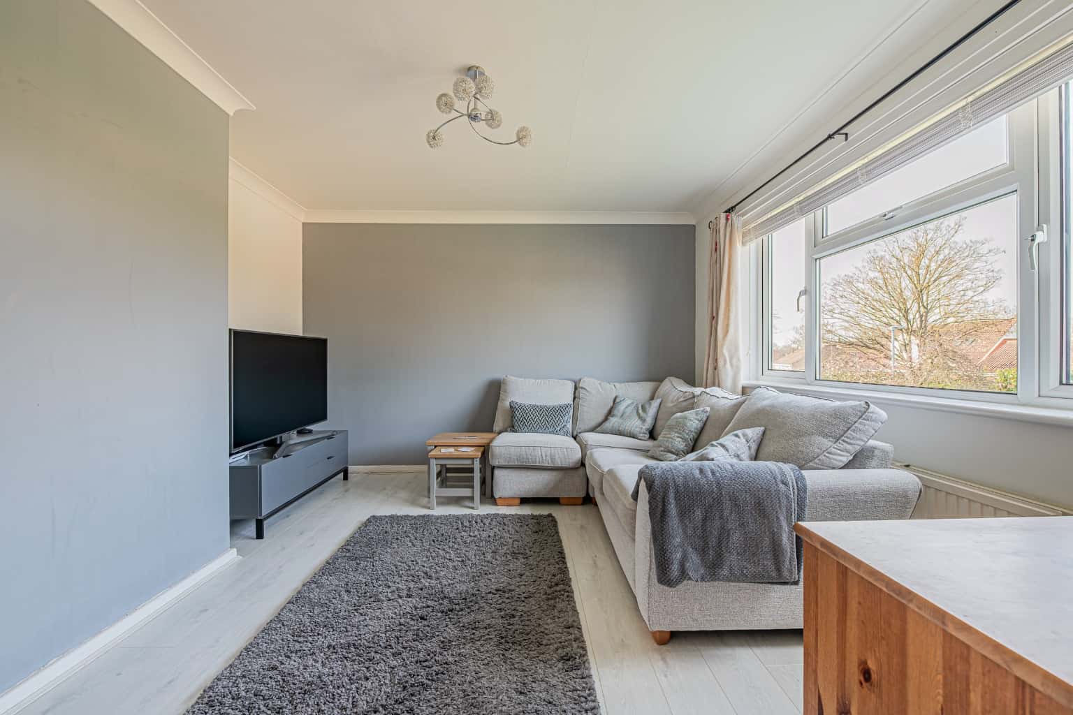 Stunning Two Bedroom Maisonette with Private Garden in Lakeside Close Property image 3