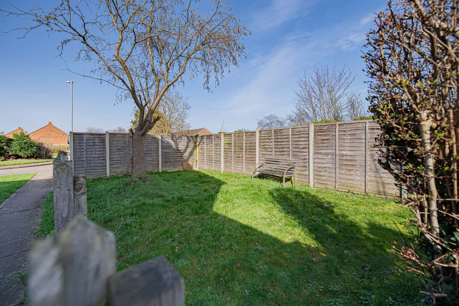 Stunning Two Bedroom Maisonette with Private Garden in Lakeside Close Property image 5