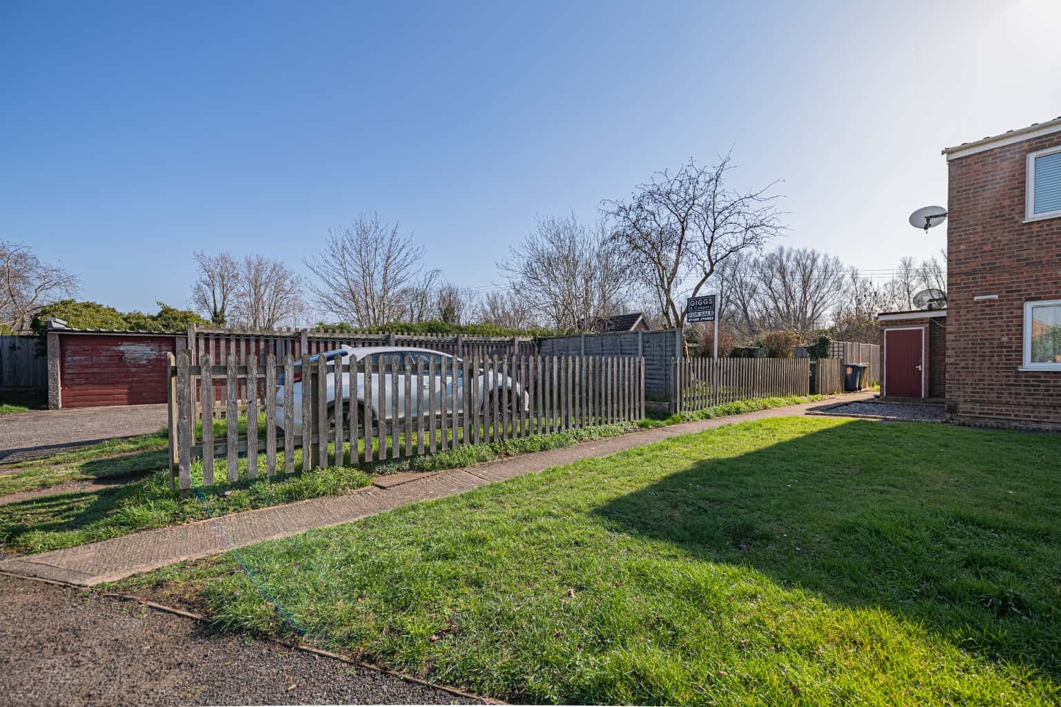 Stunning Two Bedroom Maisonette with Private Garden in Lakeside Close Property image 13