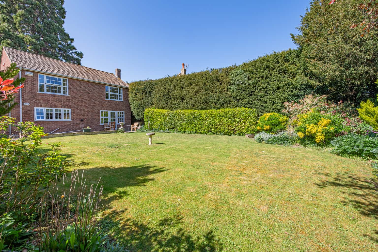 Rarely Available Four Bedroom Detached Home In Prime Eaton Socon Cul De Sac With Double Garage. Property image 10