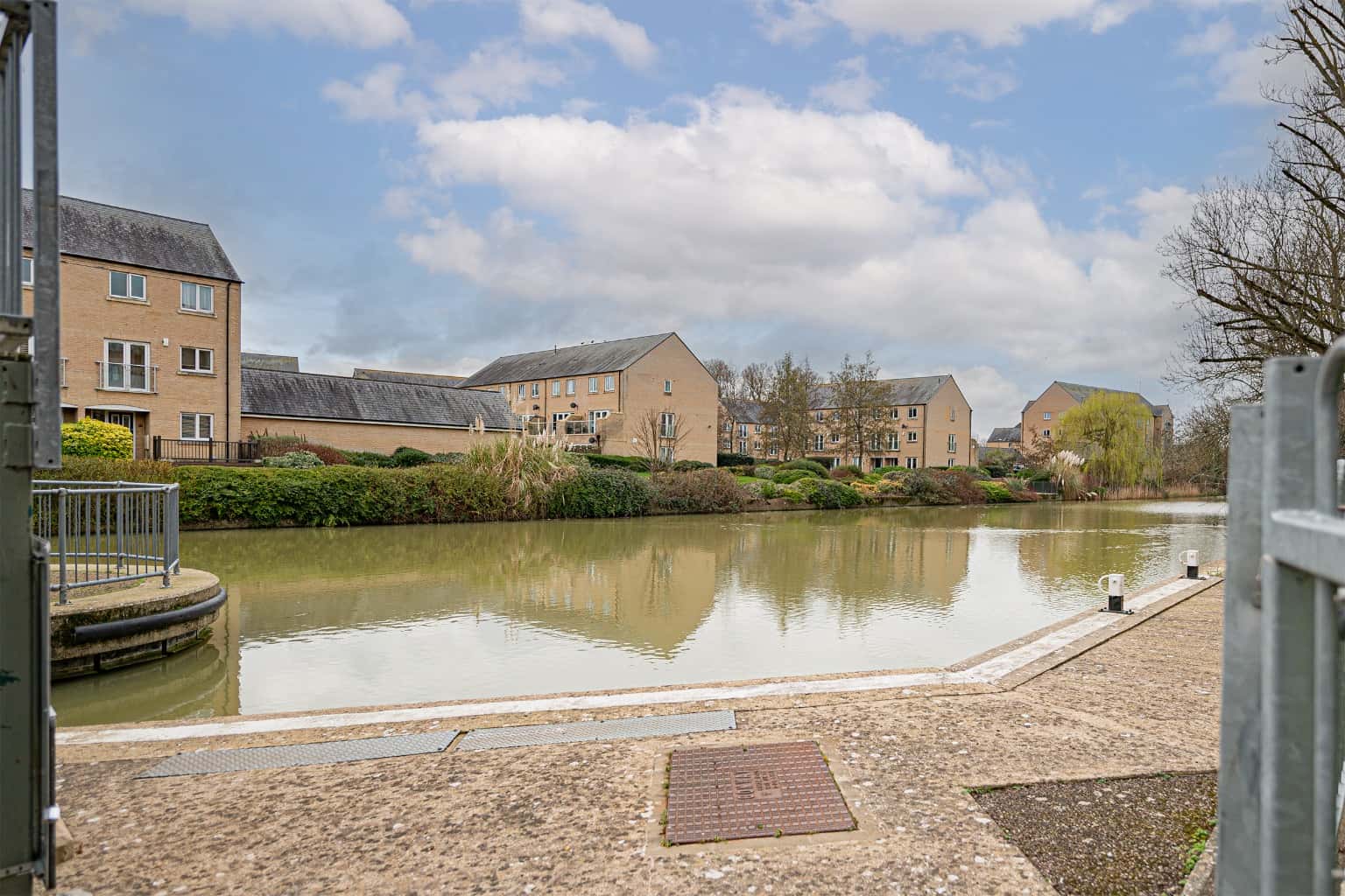 Spacious Modern Two Bedroom Apartment in Marbled White Court with its own Balcony Property image 8