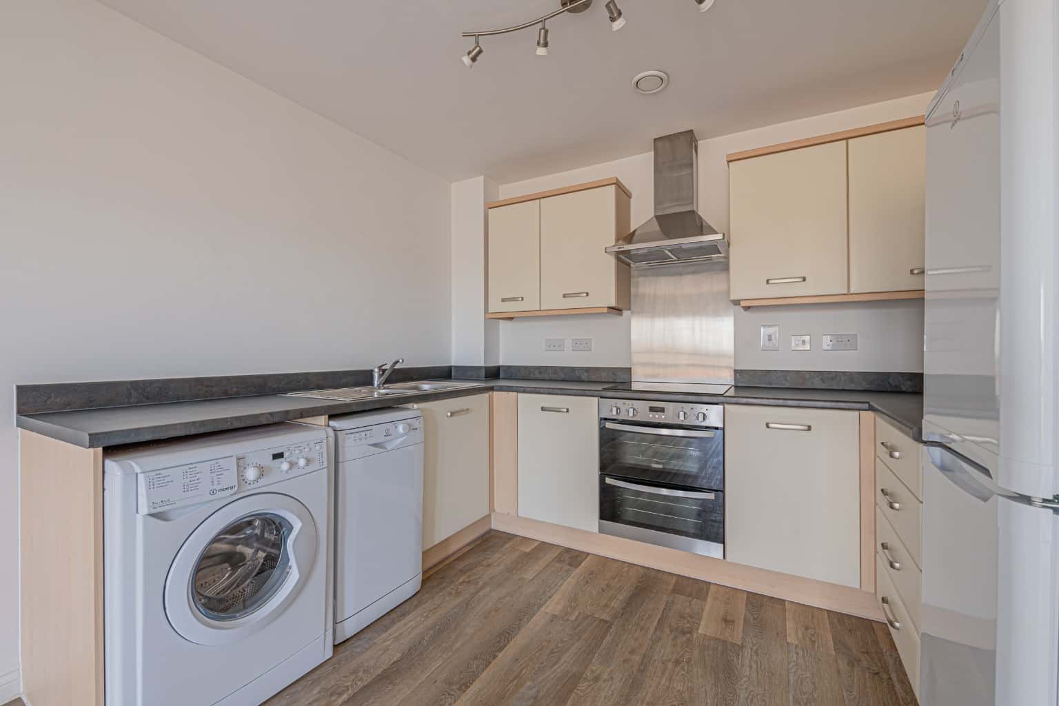 Spacious Modern Two Bedroom Apartment in Marbled White Court with its own Balcony Property image 4