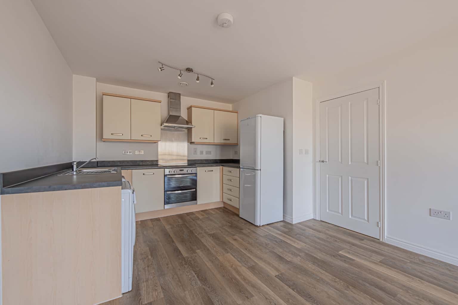 Spacious Modern Two Bedroom Apartment in Marbled White Court with its own Balcony Property image 5