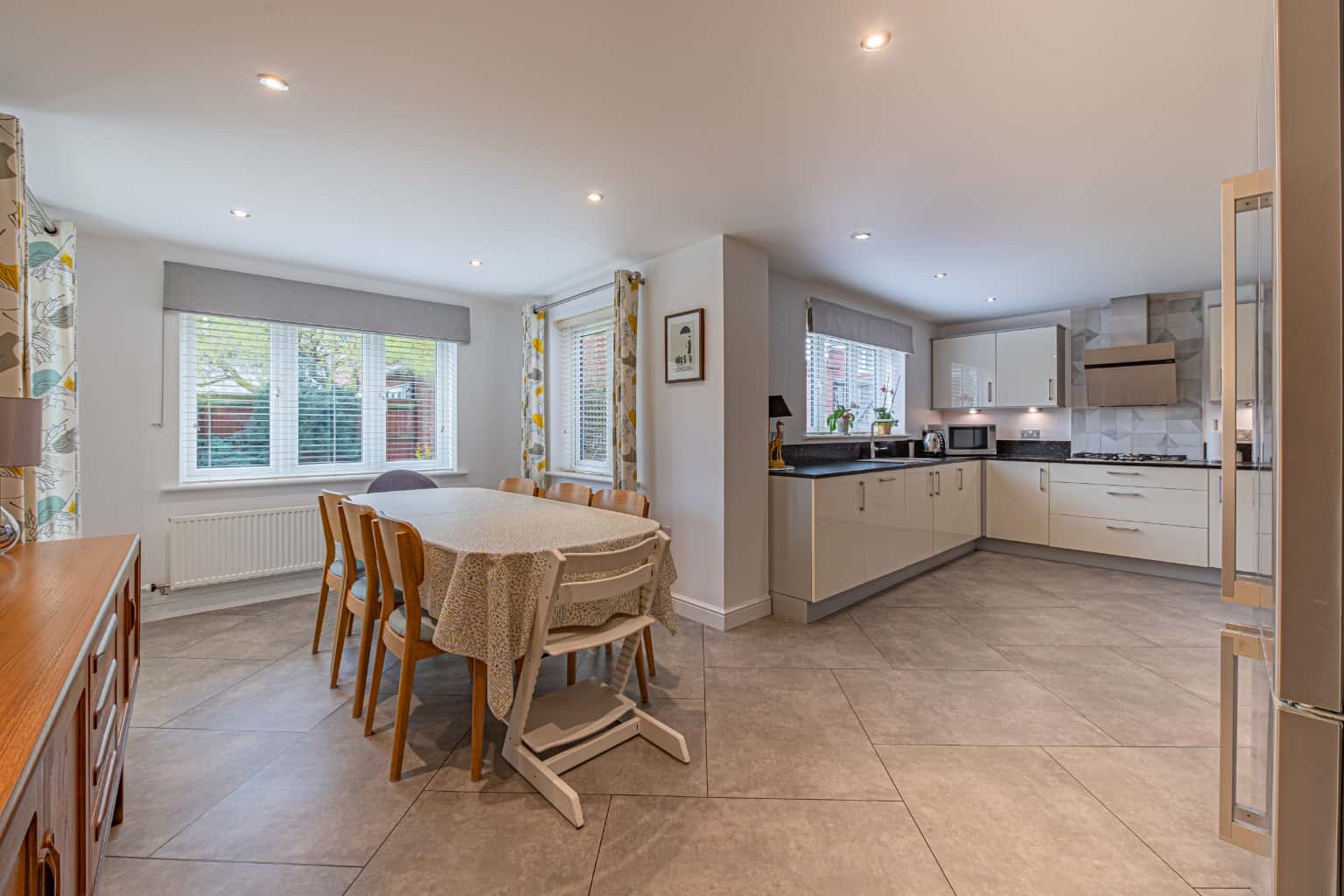 5 Bedroom detached house for sale Property image 3
