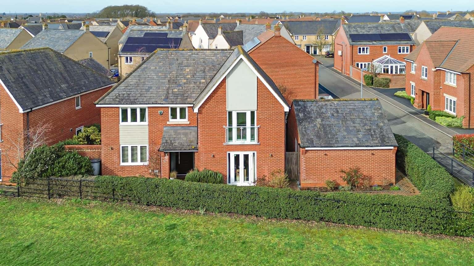 5 Bedroom detached house for sale Property image 1